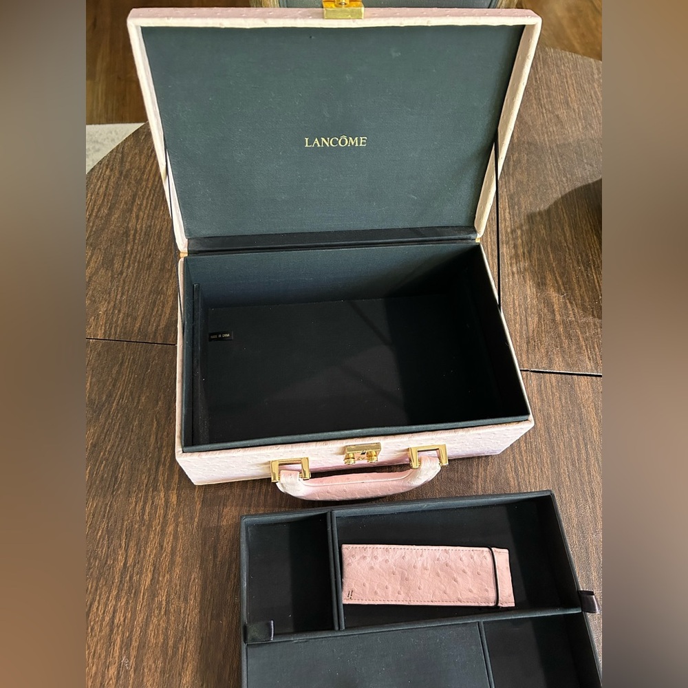 Lancôme Pink and Gold Makeup Case - Picture 7 of 9